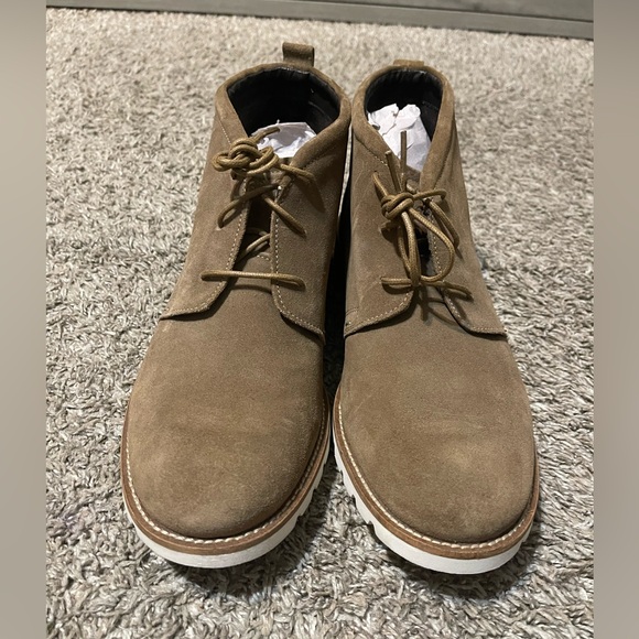 Rockport, brown, lightweight and shock absorbing. One worn once - Picture 6 of 12